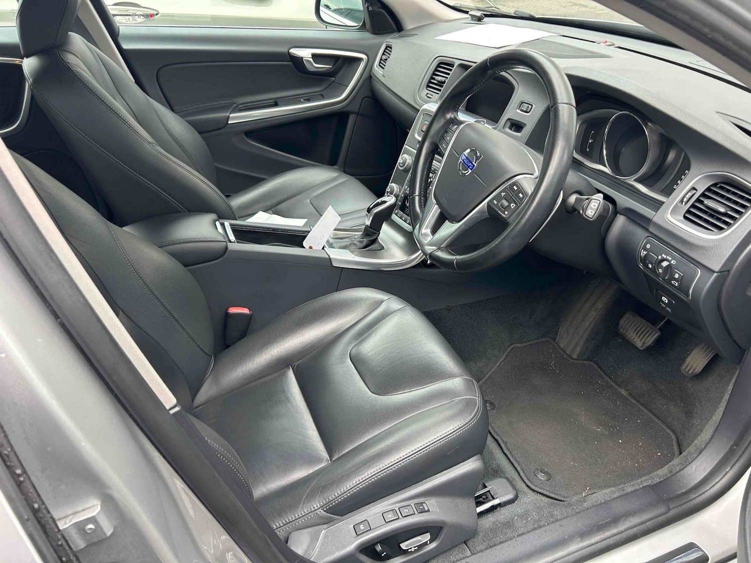 Used Volvo V60 2015 for sale - 77220471: Photo 4