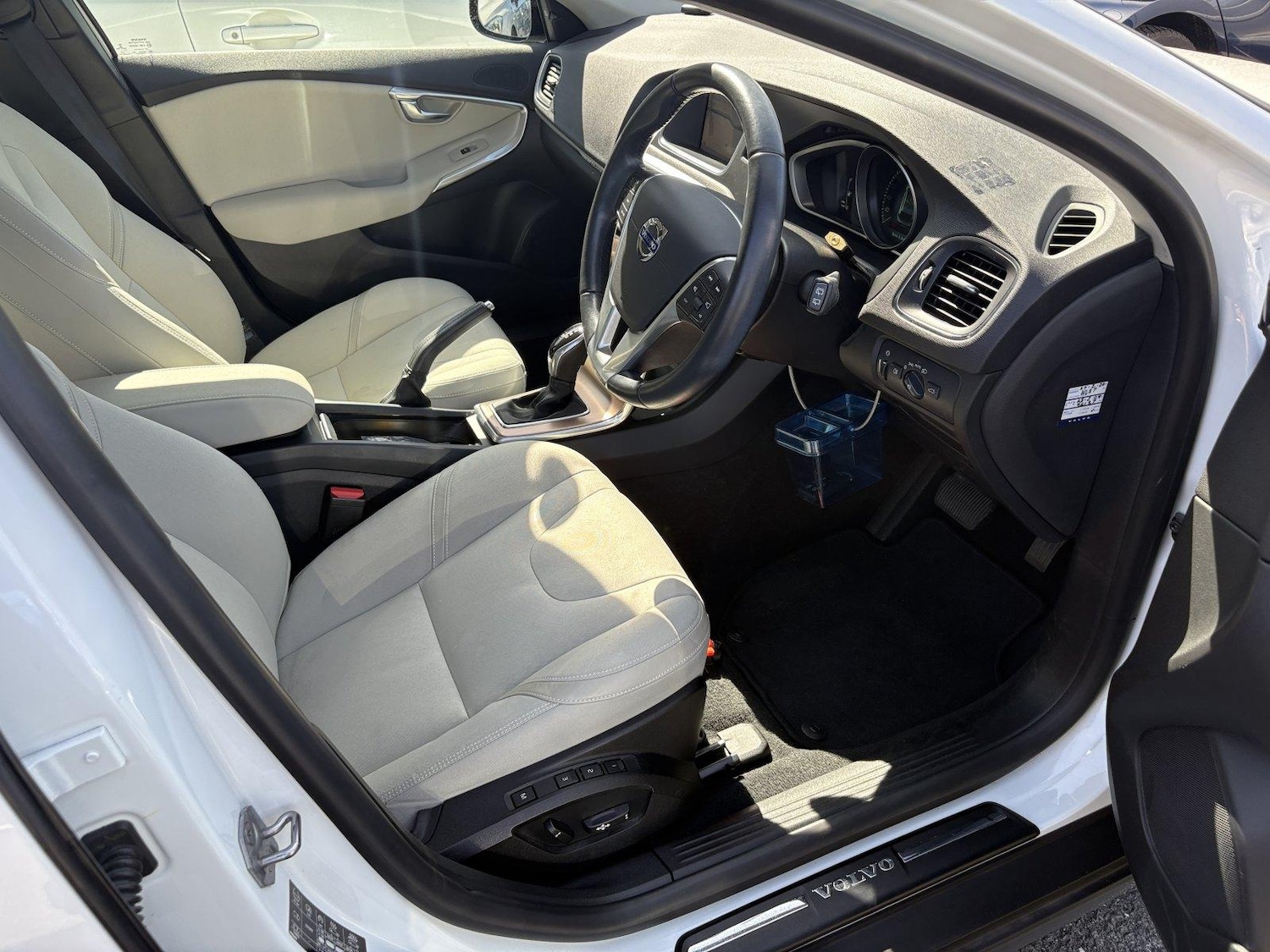 Used Volvo V40 Cross Country 2015 for sale - 77220469: Photo 4