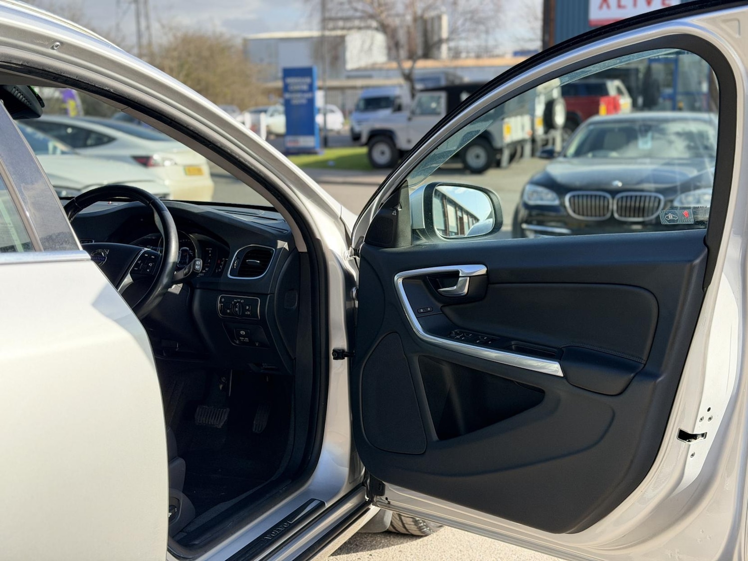 Used Volvo V60 2015 for sale - 77525245: Photo 15