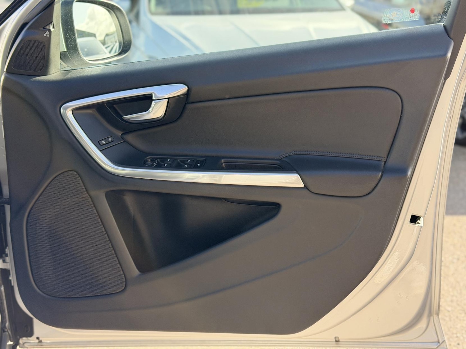 Used Volvo V60 2015 for sale - 77525245: Photo 16