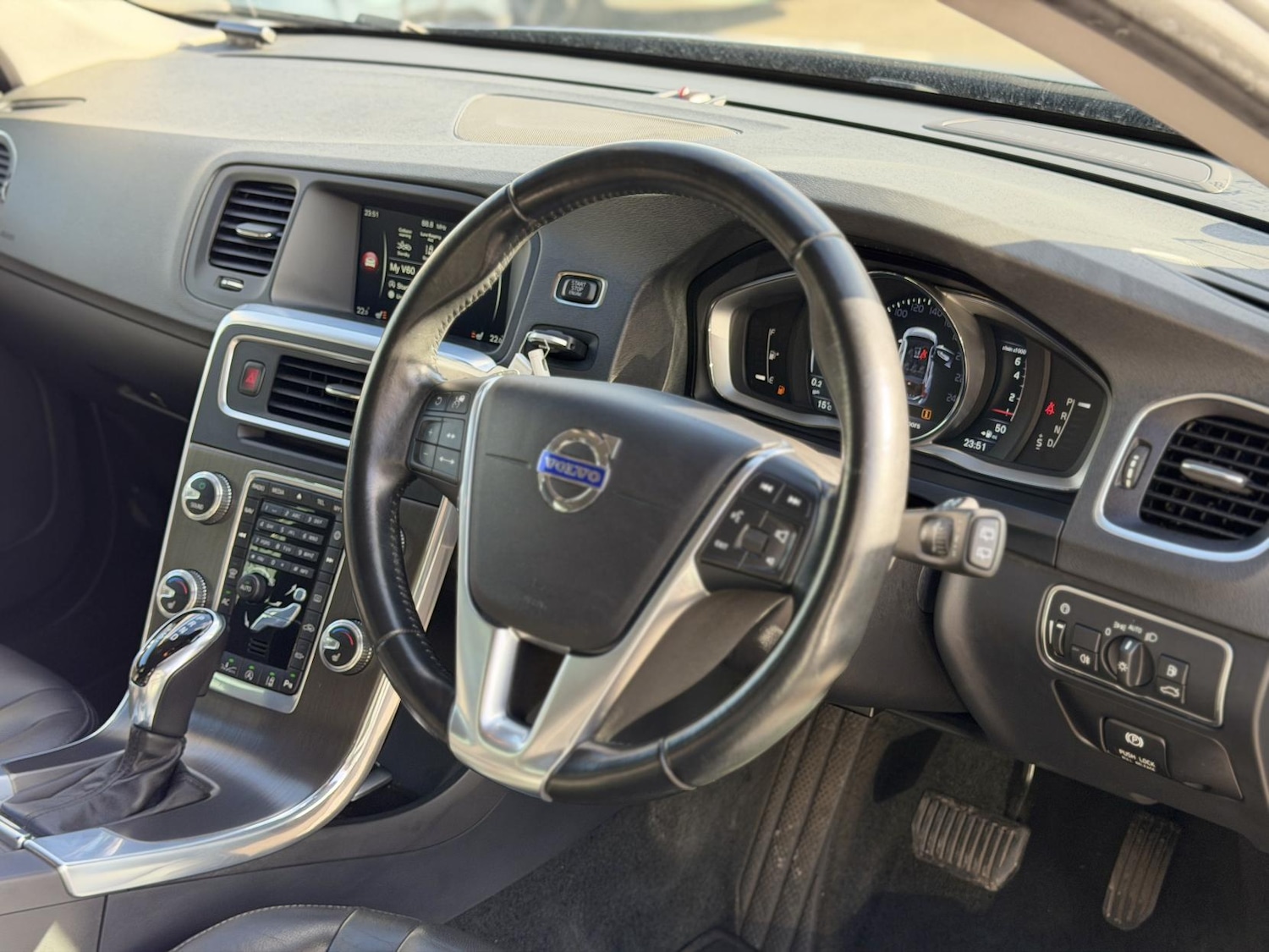 Used Volvo V60 2015 for sale - 77525245: Photo 19