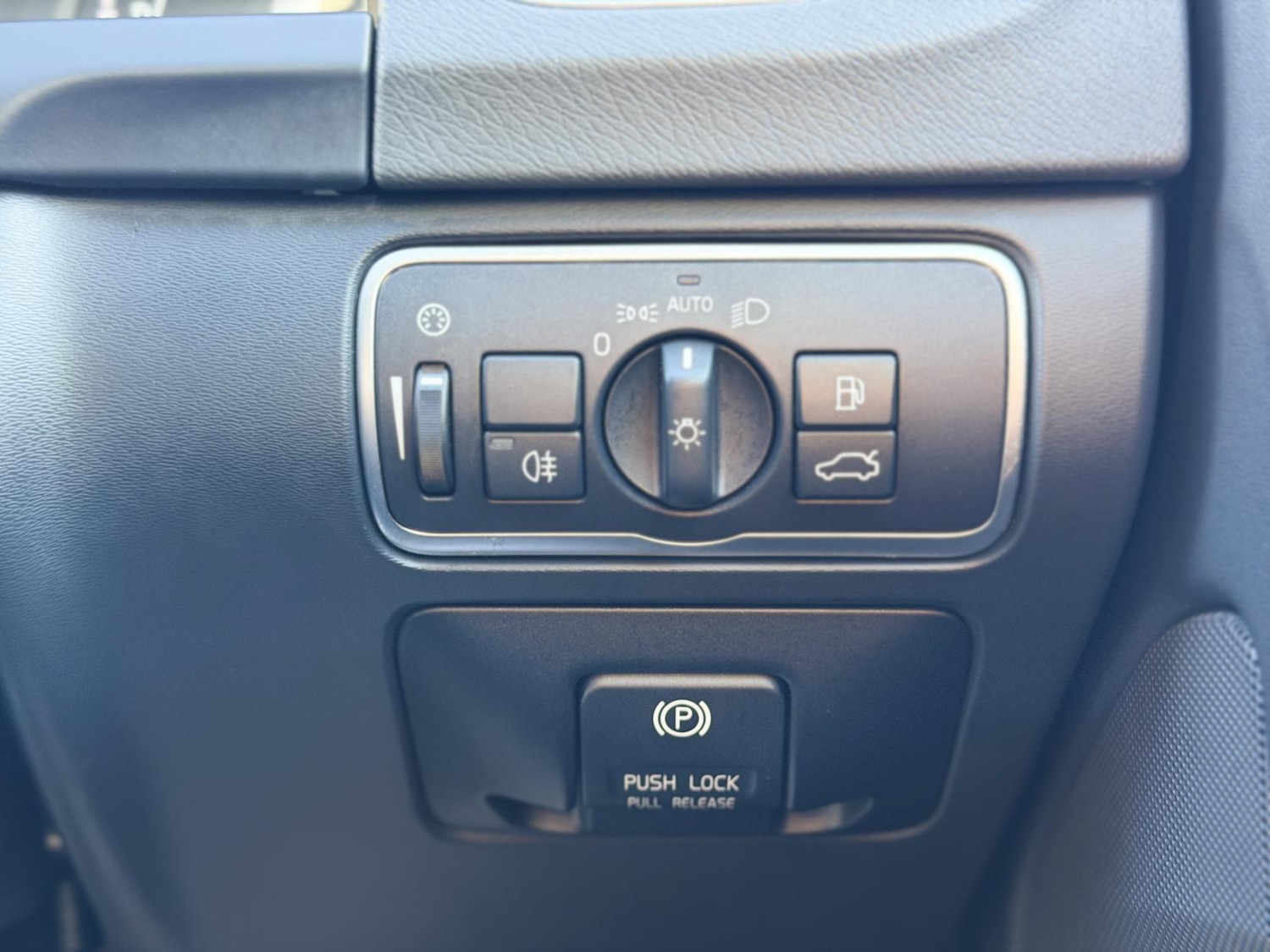 Used Volvo V60 2015 for sale - 77525245: Photo 23