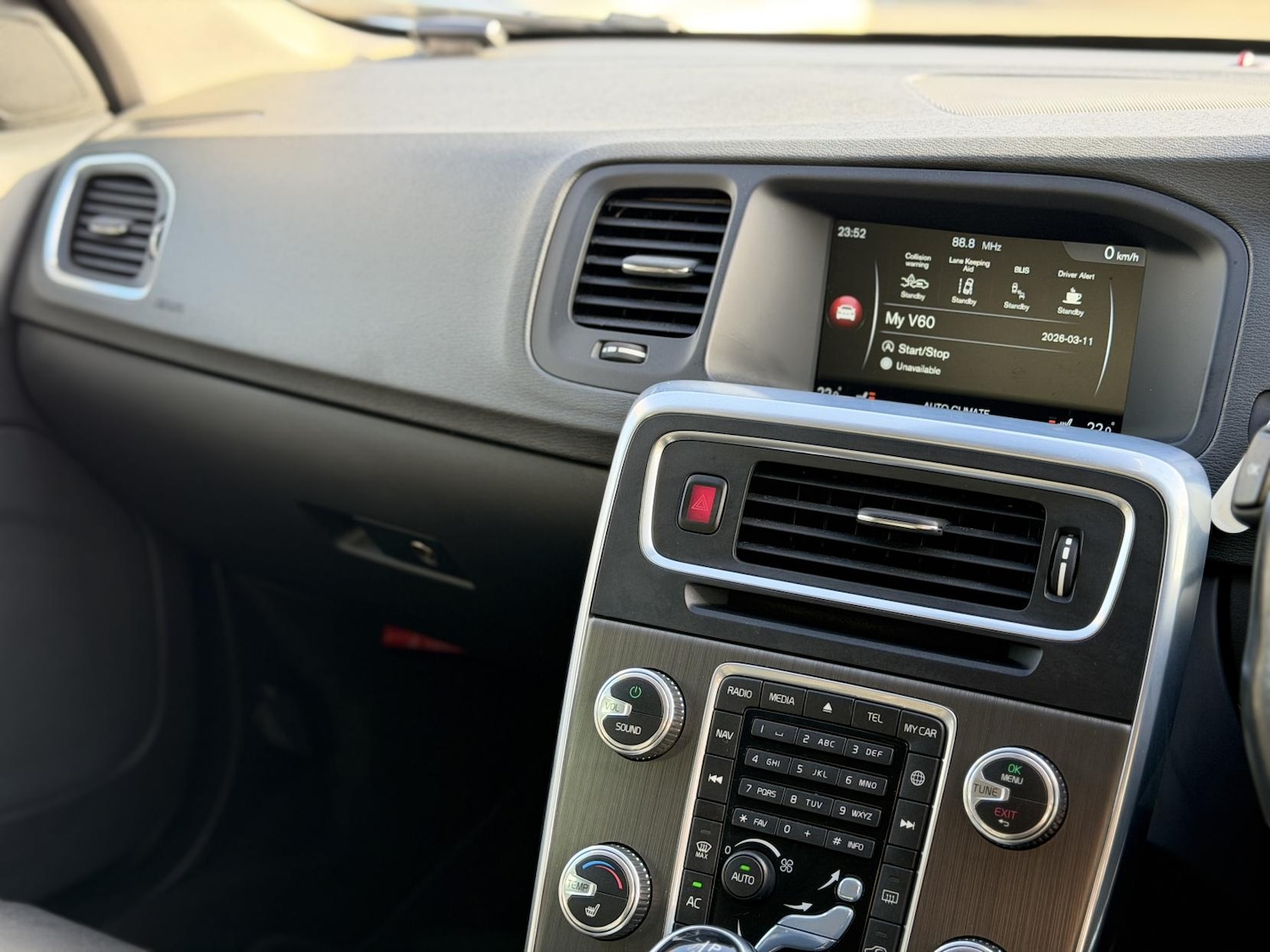 Used Volvo V60 2015 for sale - 77525245: Photo 24