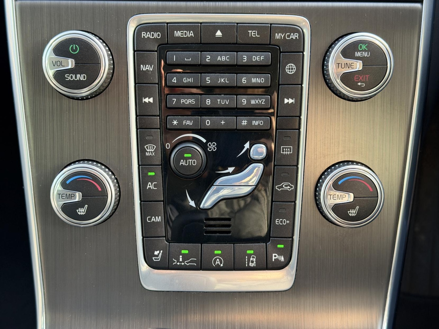 Used Volvo V60 2015 for sale - 77525245: Photo 28