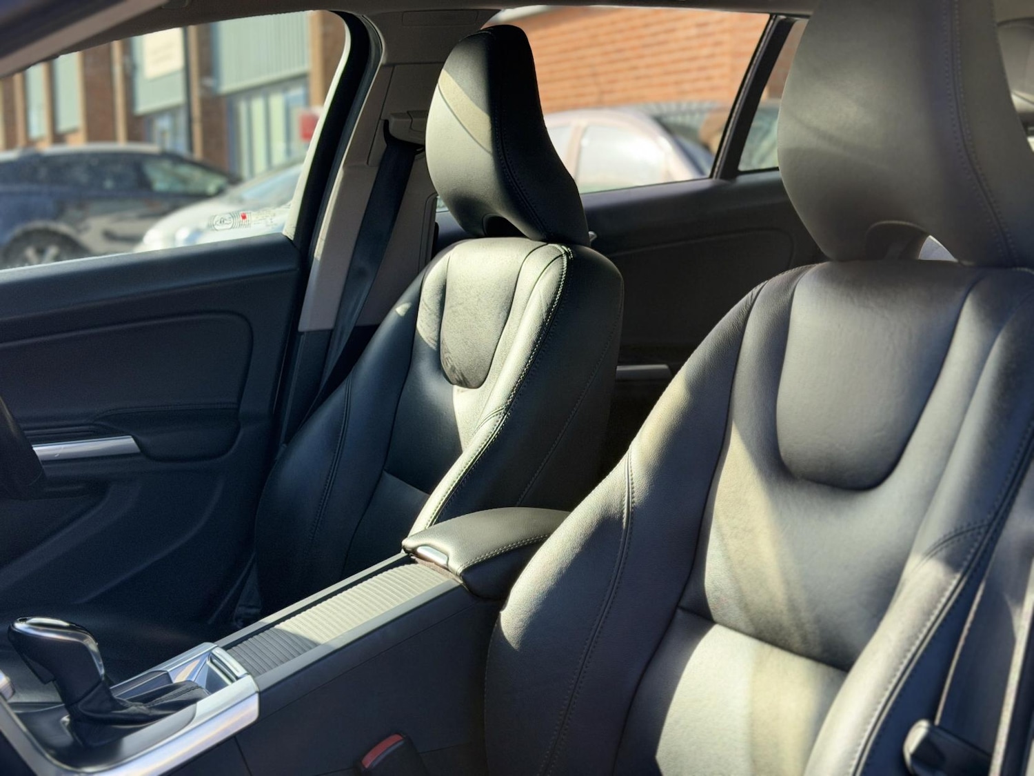 Used Volvo V60 2015 for sale - 77525245: Photo 31