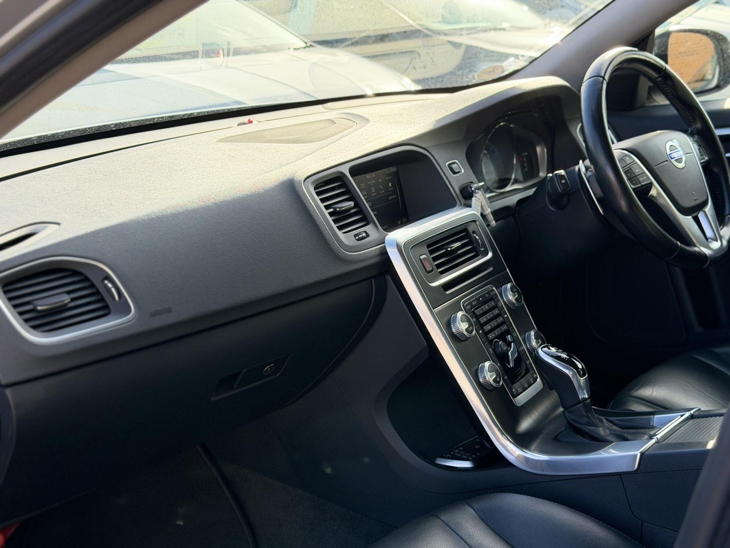 Used Volvo V60 2015 for sale - 77525245: Photo 34