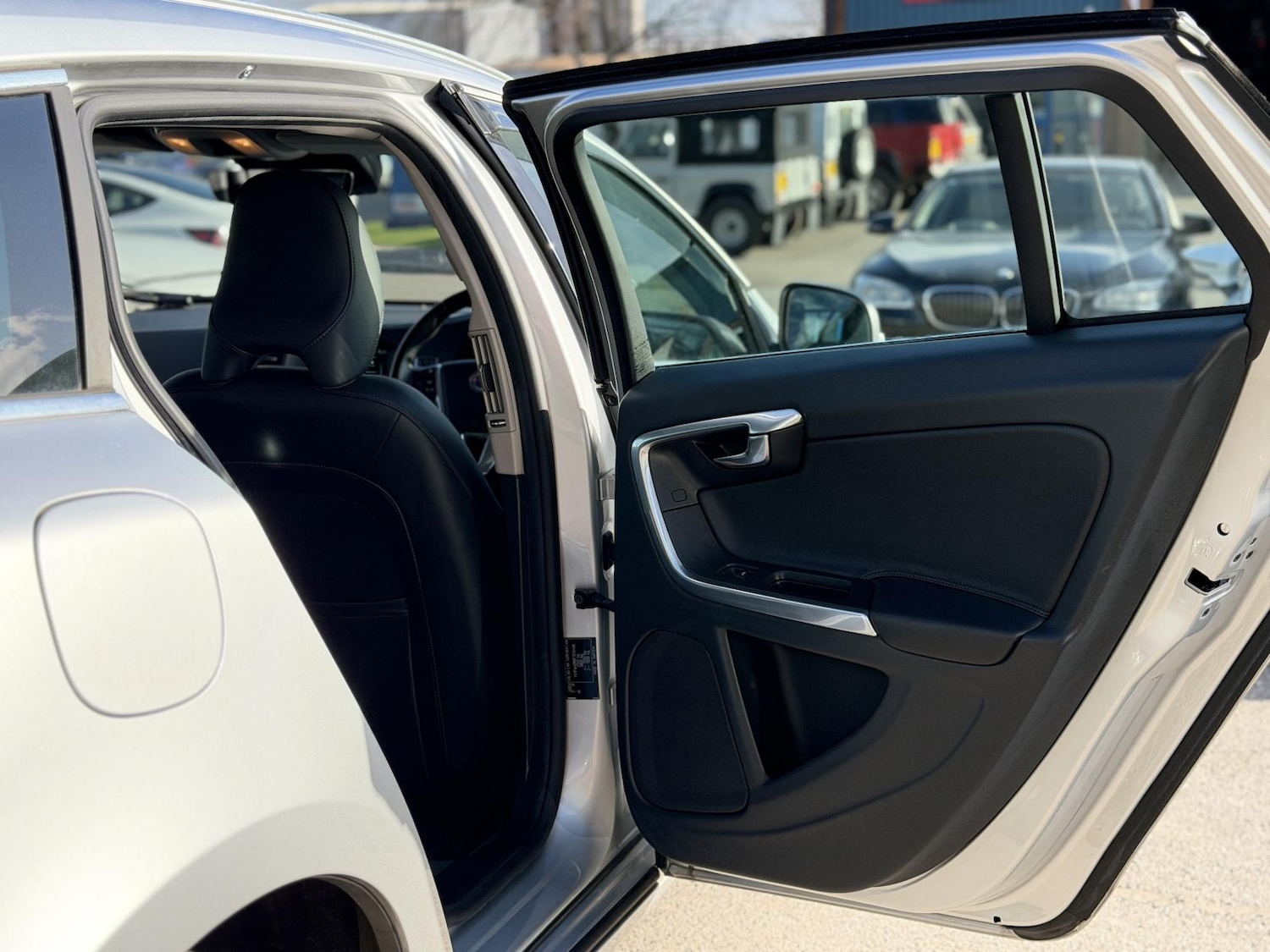 Used Volvo V60 2015 for sale - 77525245: Photo 35