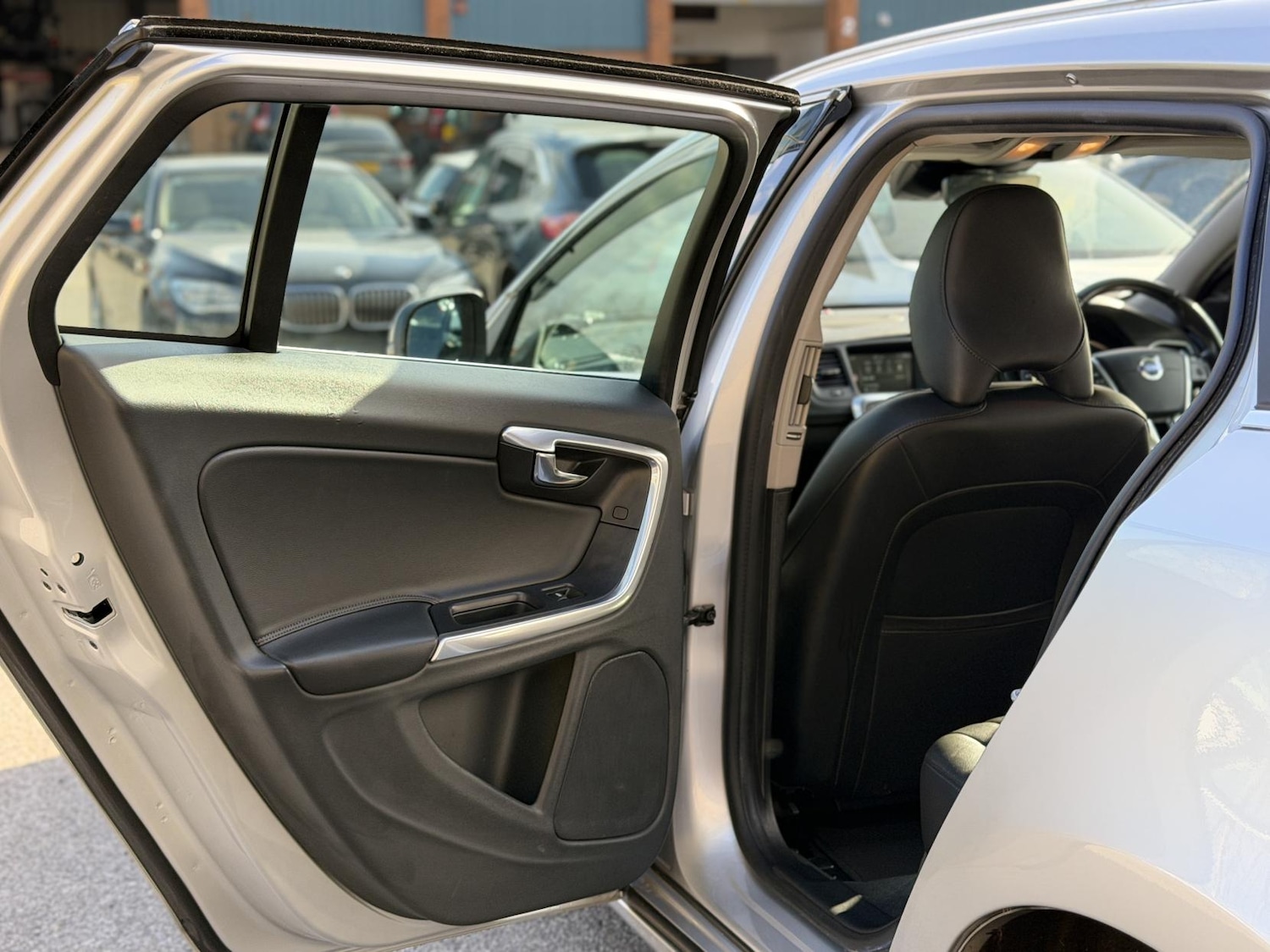 Used Volvo V60 2015 for sale - 77525245: Photo 39