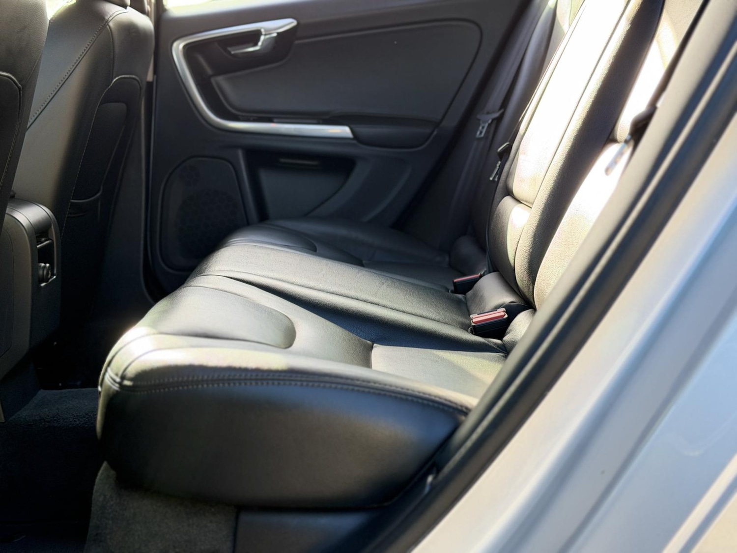 Used Volvo V60 2015 for sale - 77525245: Photo 41