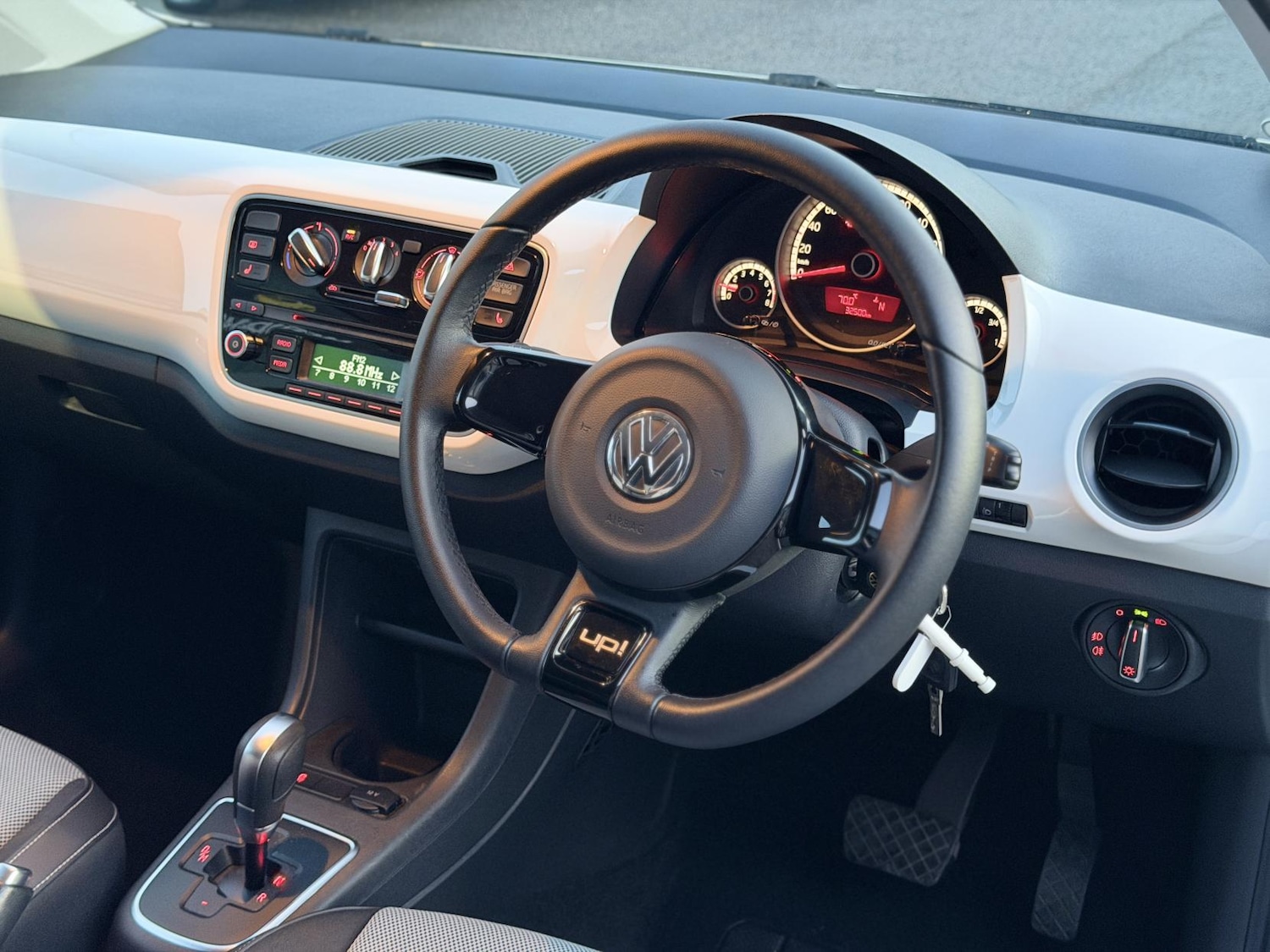 Used Volkswagen up! 2013 for sale - 76900101: Photo 14