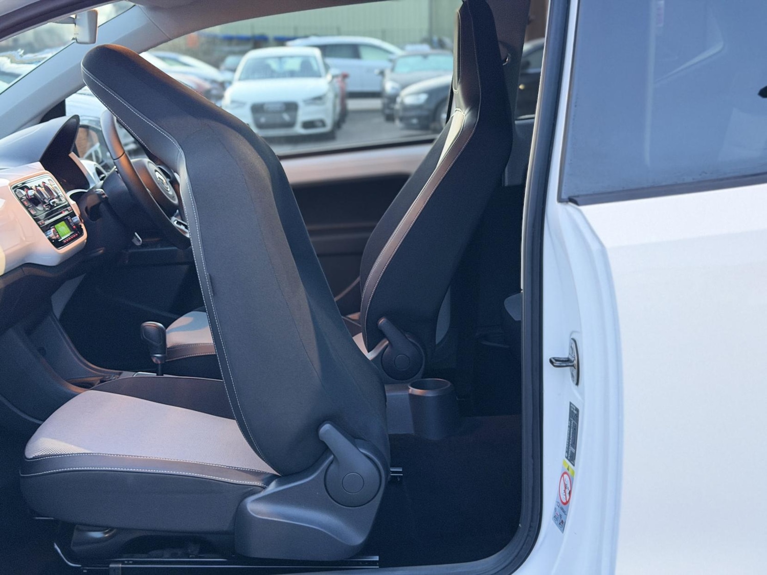 Used Volkswagen up! 2013 for sale - 76900101: Photo 26