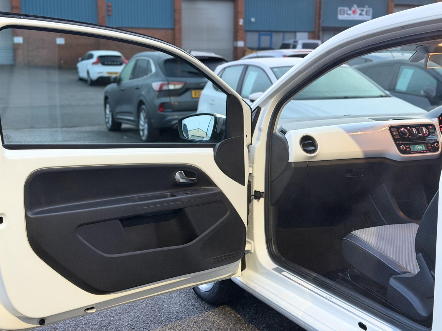 Used Volkswagen up! 2013 for sale - 76900101: Photo 29