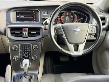 Used Volvo V40 2013 for sale - 78941704: Photo