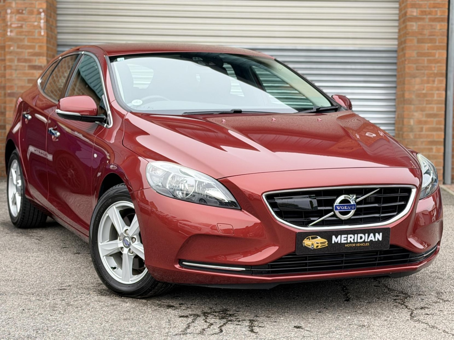 Used Volvo V40 2014 for sale - 76418704: Photo 1