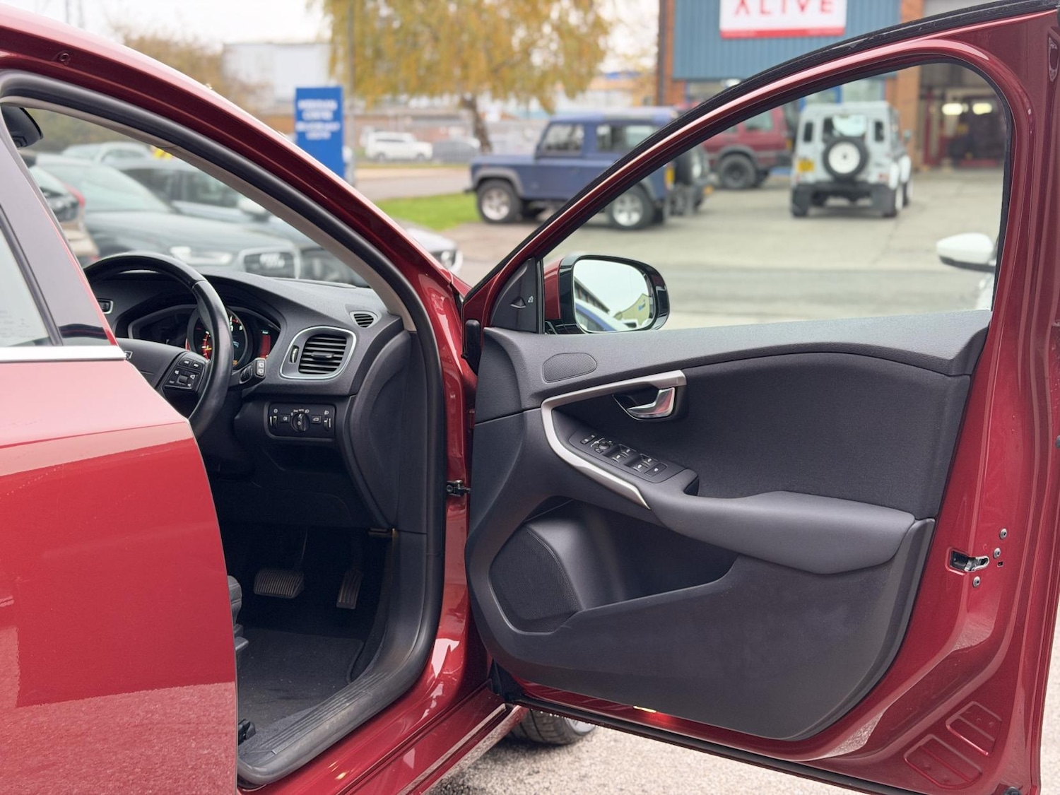 Used Volvo V40 2014 for sale - 76418704: Photo 15