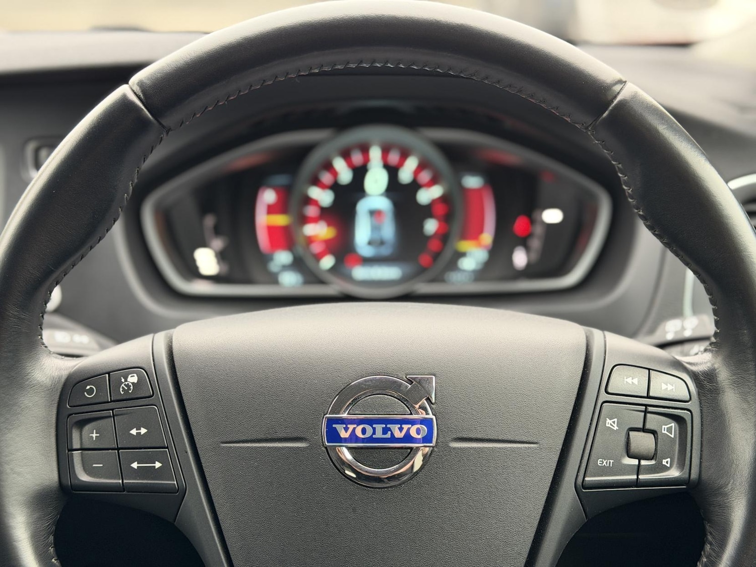 Used Volvo V40 2014 for sale - 76418704: Photo 20