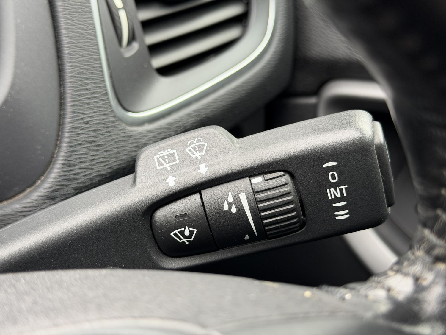 Used Volvo V40 2014 for sale - 76418704: Photo 22