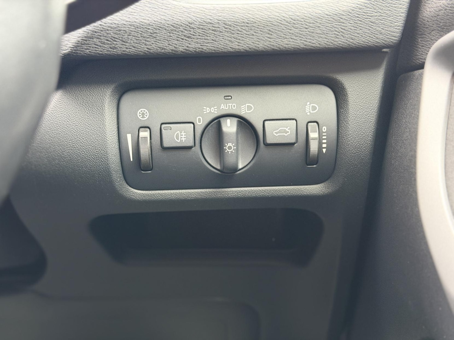 Used Volvo V40 2014 for sale - 76418704: Photo 23