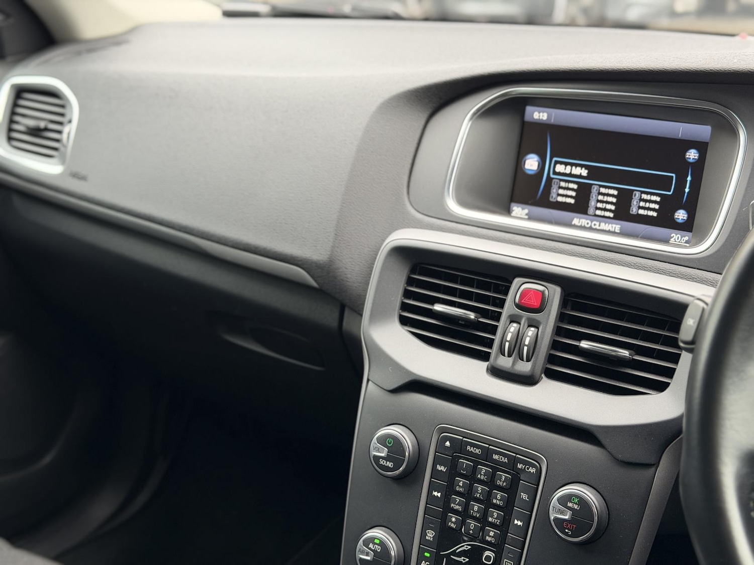 Used Volvo V40 2014 for sale - 76418704: Photo 25