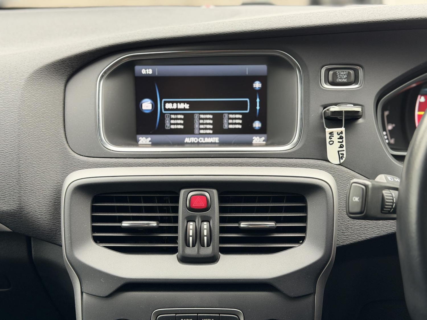 Used Volvo V40 2014 for sale - 76418704: Photo 26