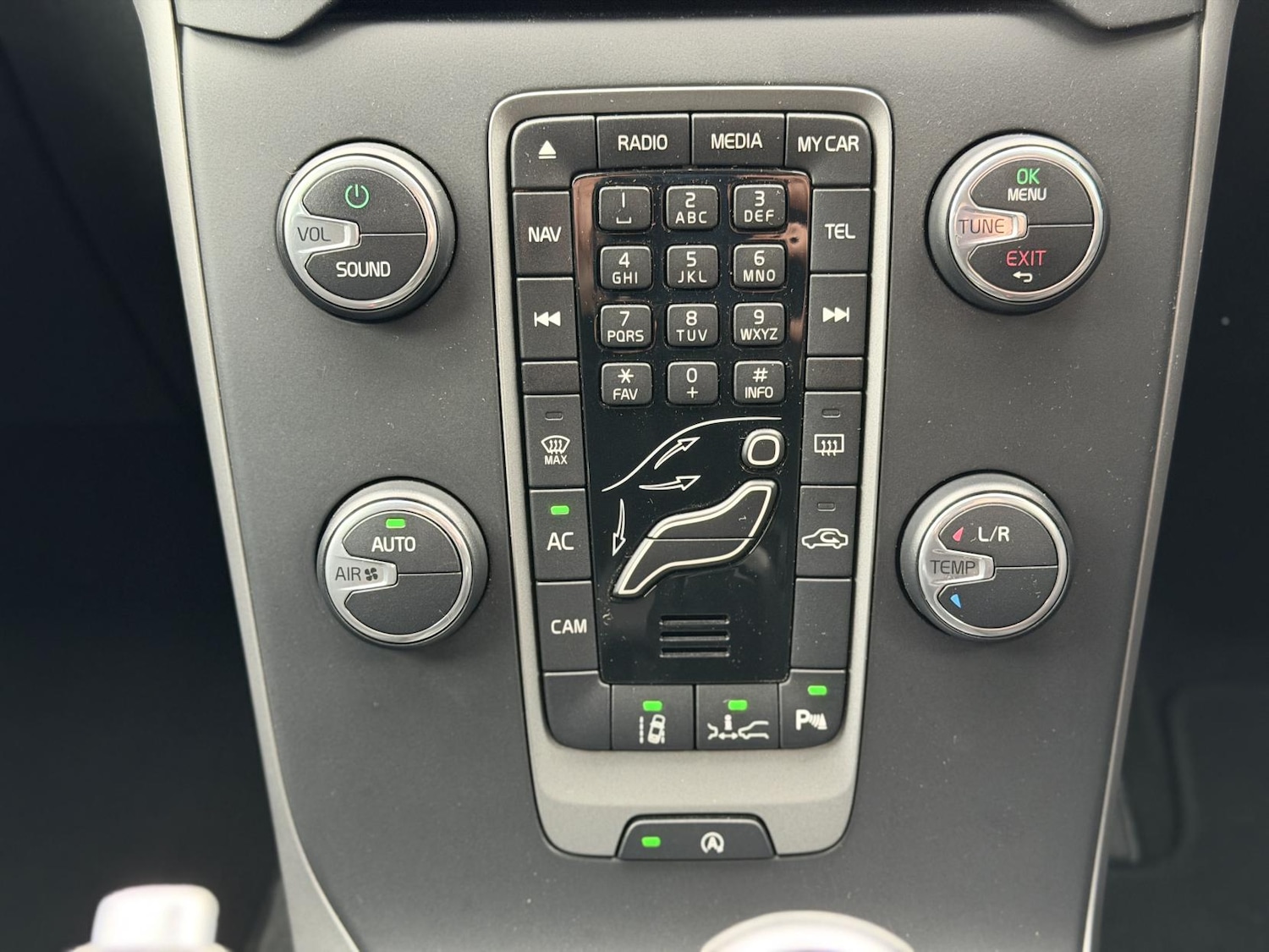 Used Volvo V40 2014 for sale - 76418704: Photo 28