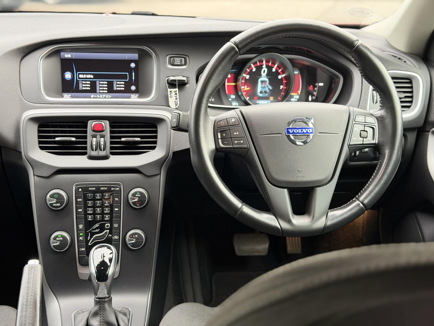 Used Volvo V40 2014 for sale - 76418704: Photo 3