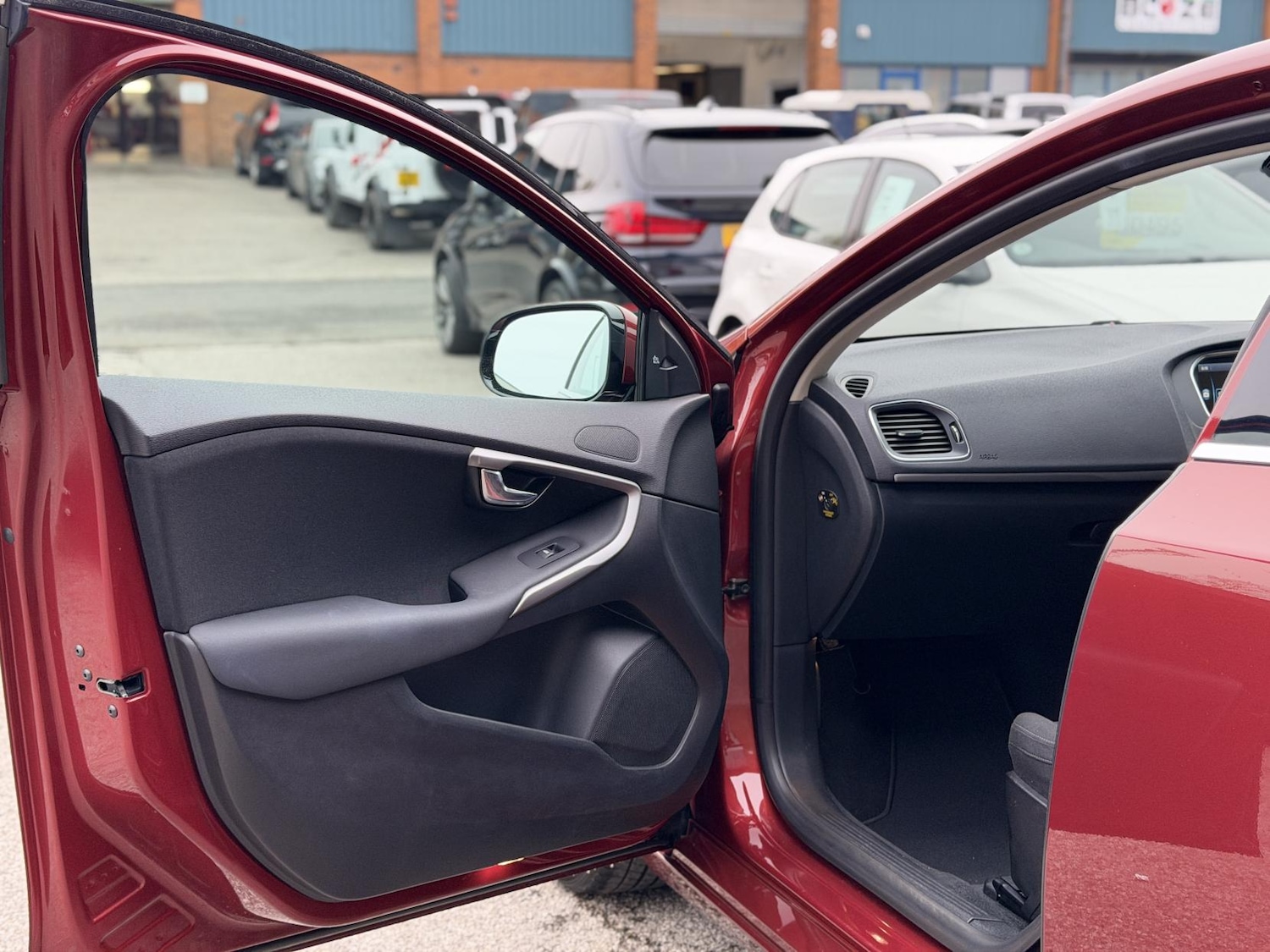 Used Volvo V40 2014 for sale - 76418704: Photo 30