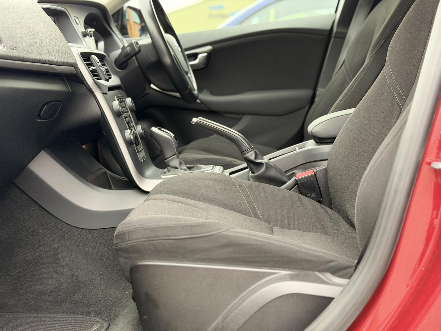 Used Volvo V40 2014 for sale - 76418704: Photo 32