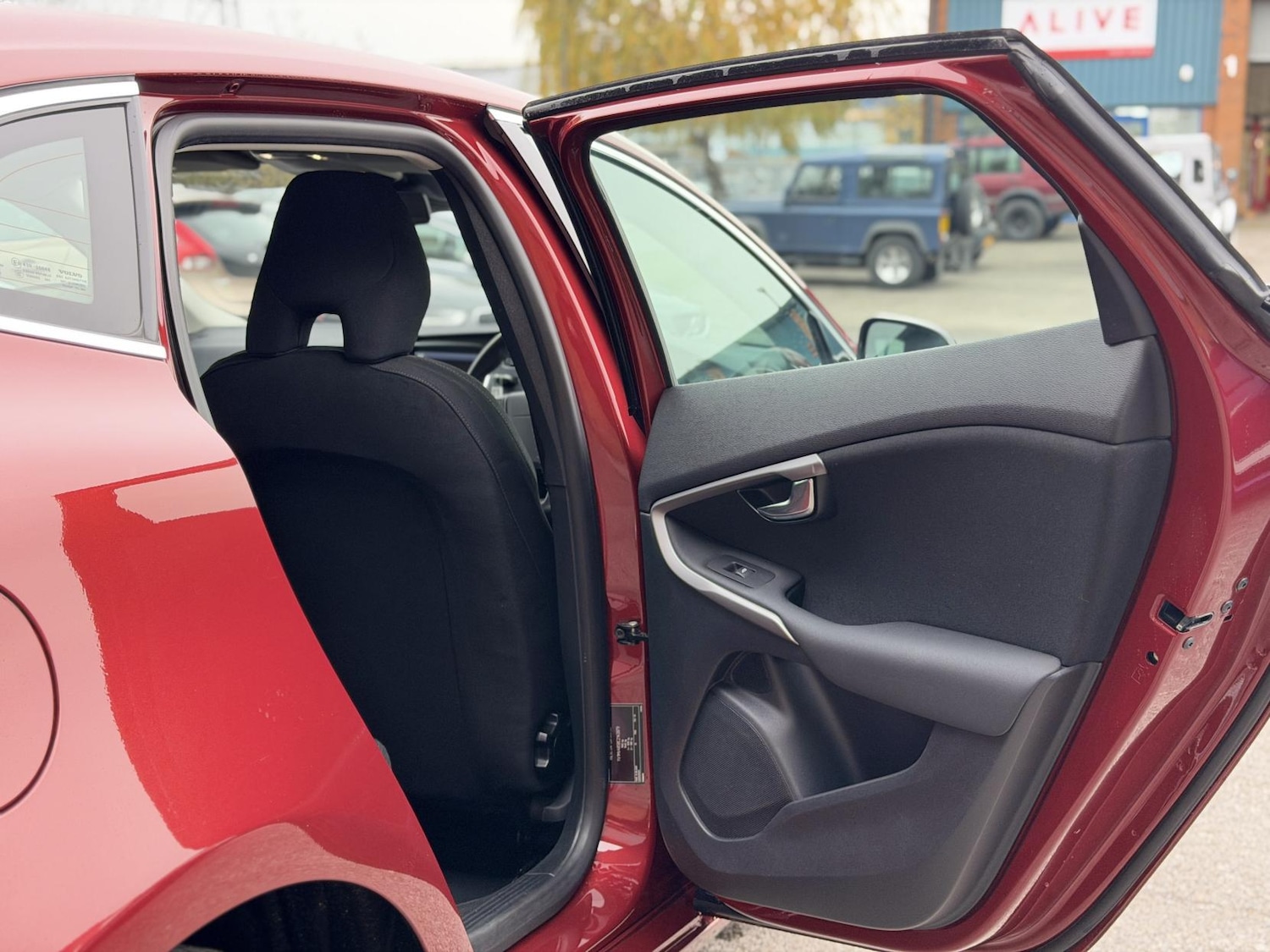 Used Volvo V40 2014 for sale - 76418704: Photo 35