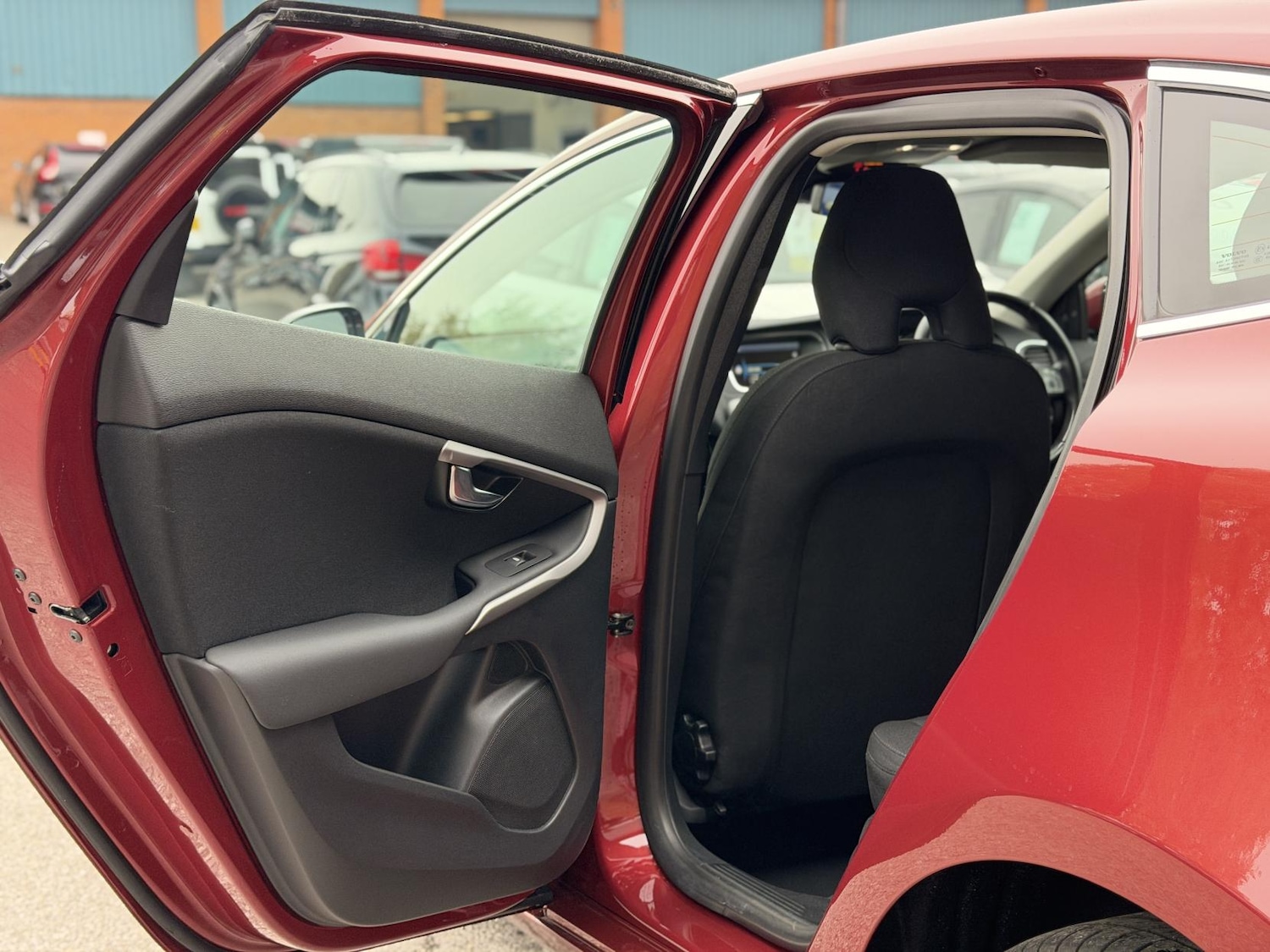 Used Volvo V40 2014 for sale - 76418704: Photo 39