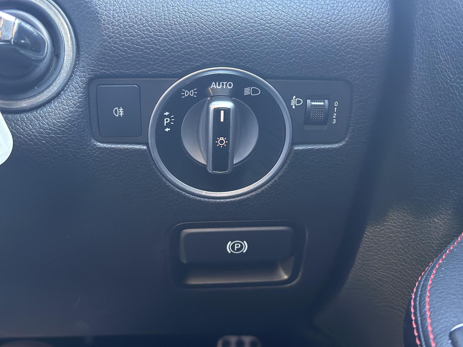 Used Mercedes-Benz SLK 2013 for sale - 76209529: Photo 25