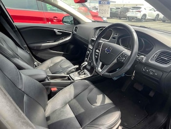 Used Volvo V40 2015 for sale - 75733129: Photo