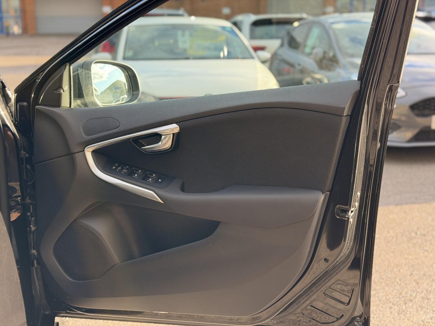 Used Volvo V40 2015 for sale - 76394042: Photo 16