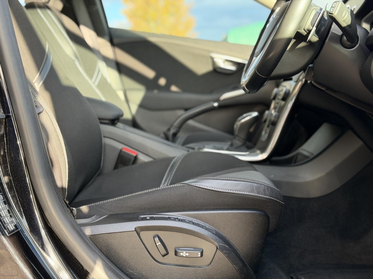 Used Volvo V40 2015 for sale - 76394042: Photo 18