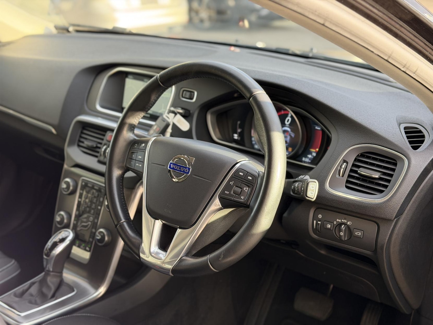 Used Volvo V40 2015 for sale - 76394042: Photo 19