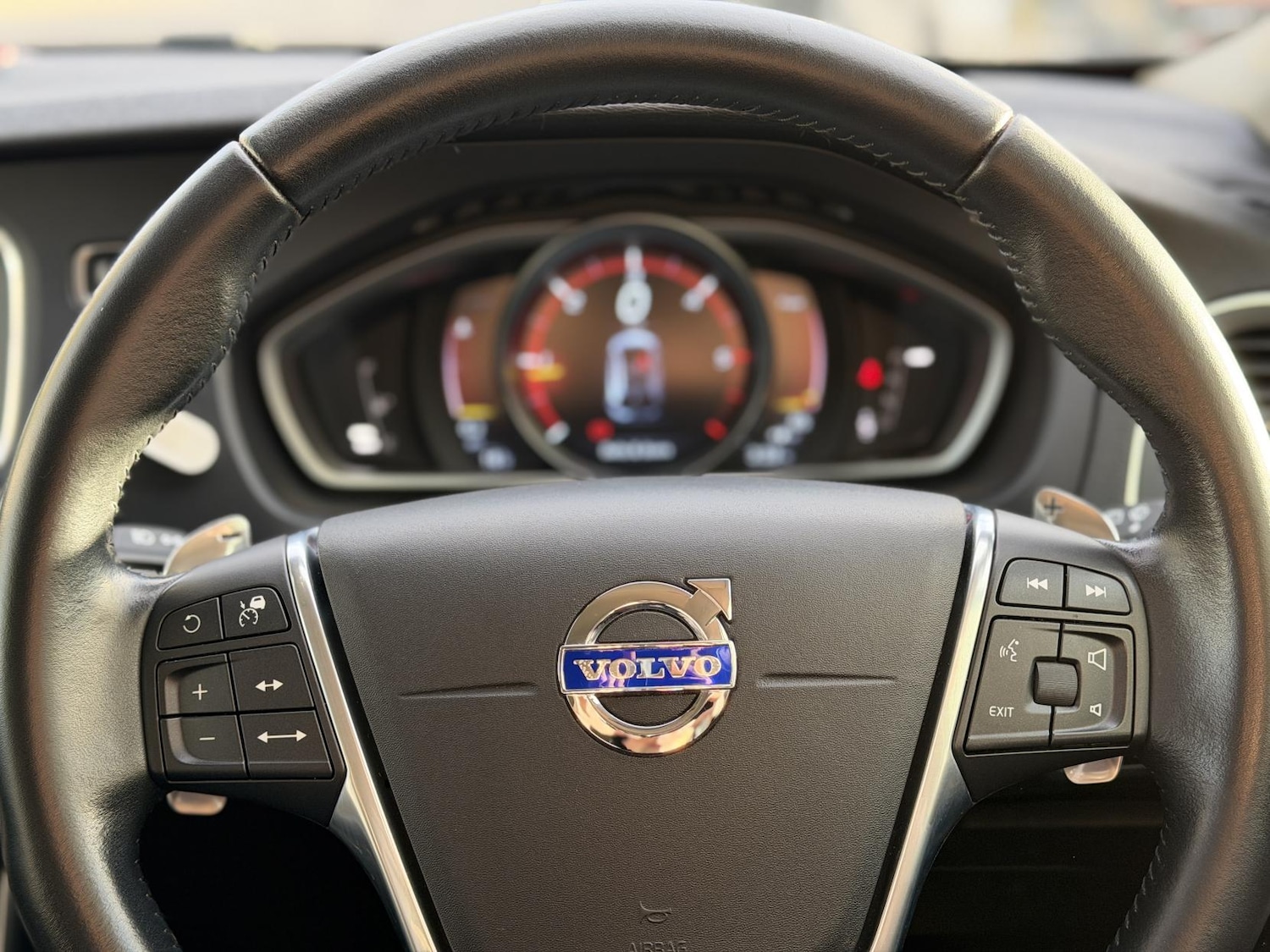 Used Volvo V40 2015 for sale - 76394042: Photo 20