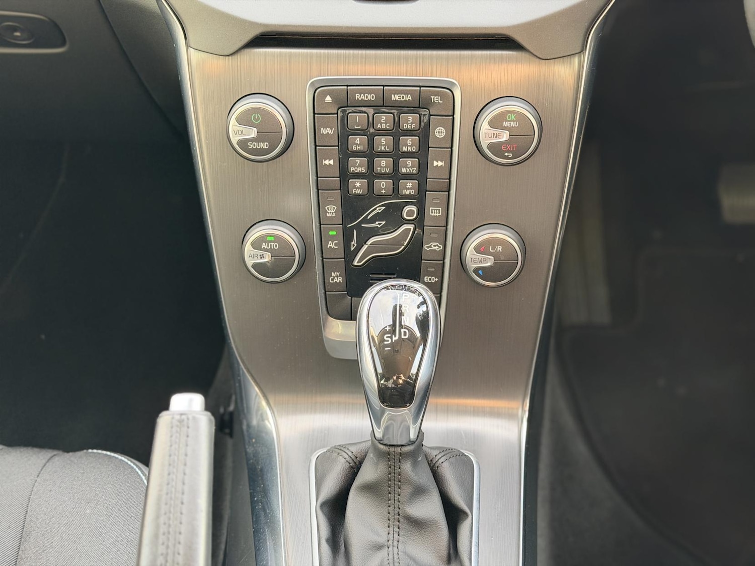 Used Volvo V40 2015 for sale - 76394042: Photo 26