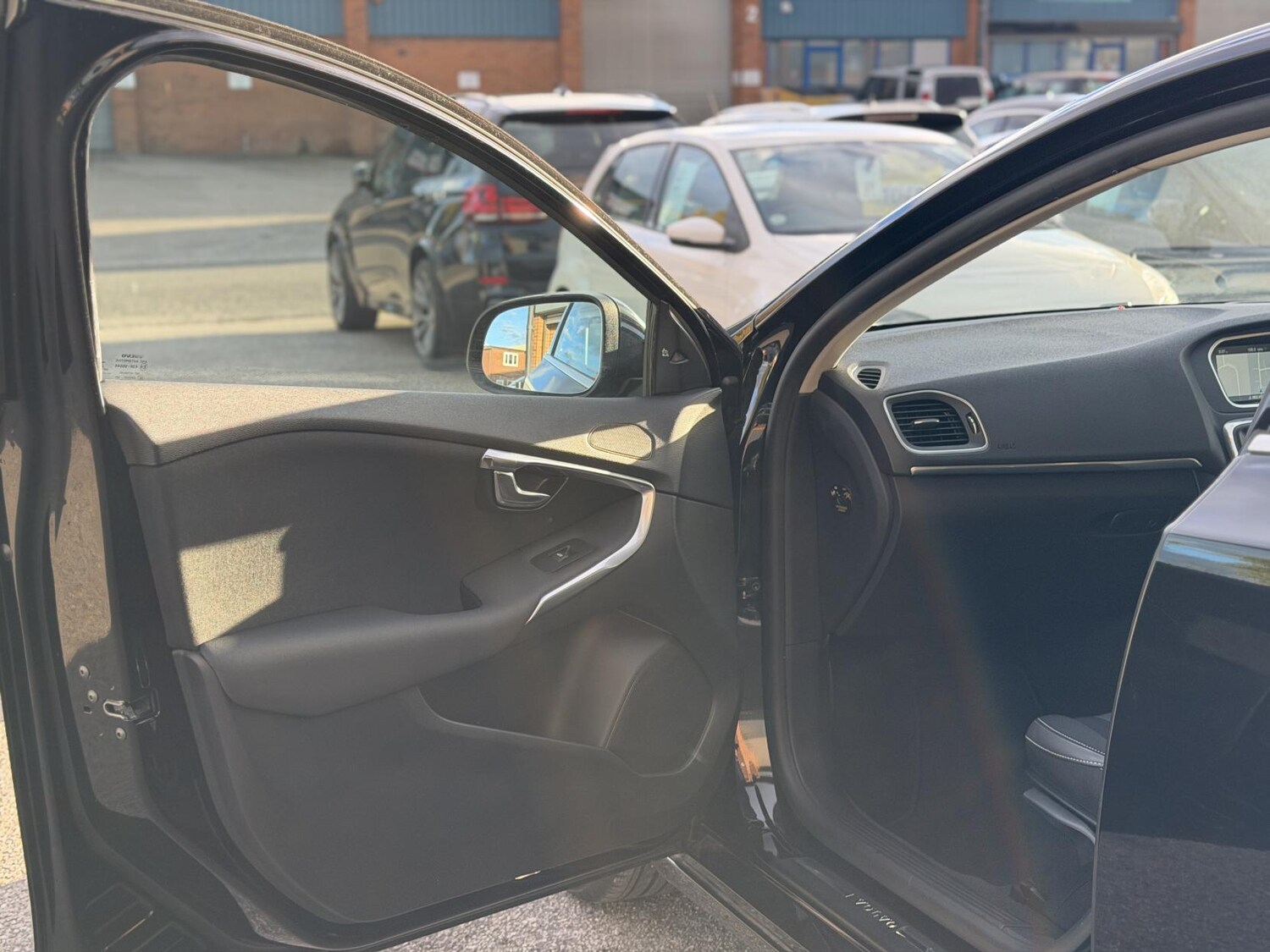 Used Volvo V40 2015 for sale - 76394042: Photo 29