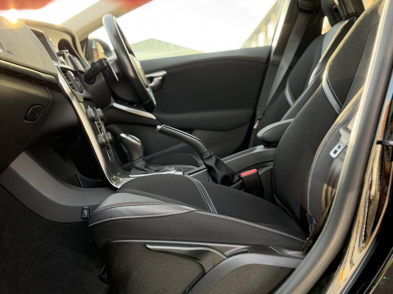 Used Volvo V40 2015 for sale - 76394042: Photo 31