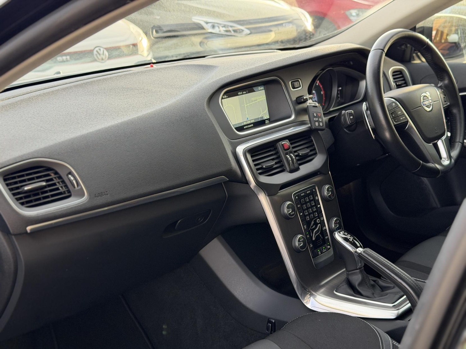 Used Volvo V40 2015 for sale - 76394042: Photo 33