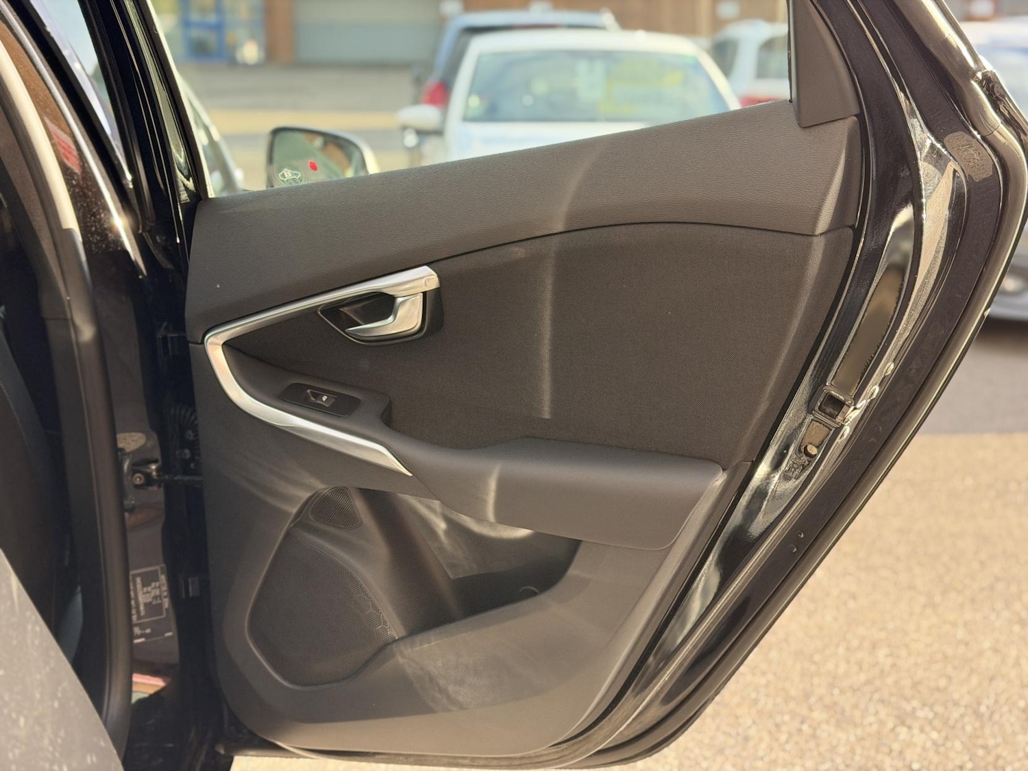 Used Volvo V40 2015 for sale - 76394042: Photo 35