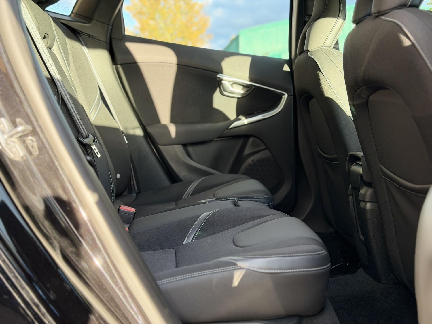 Used Volvo V40 2015 for sale - 76394042: Photo 37