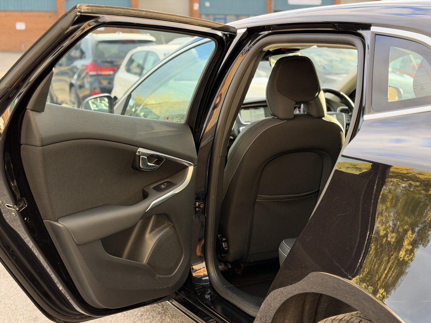 Used Volvo V40 2015 for sale - 76394042: Photo 38