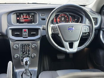 Used Volvo V40 2015 for sale - 76394042: Photo