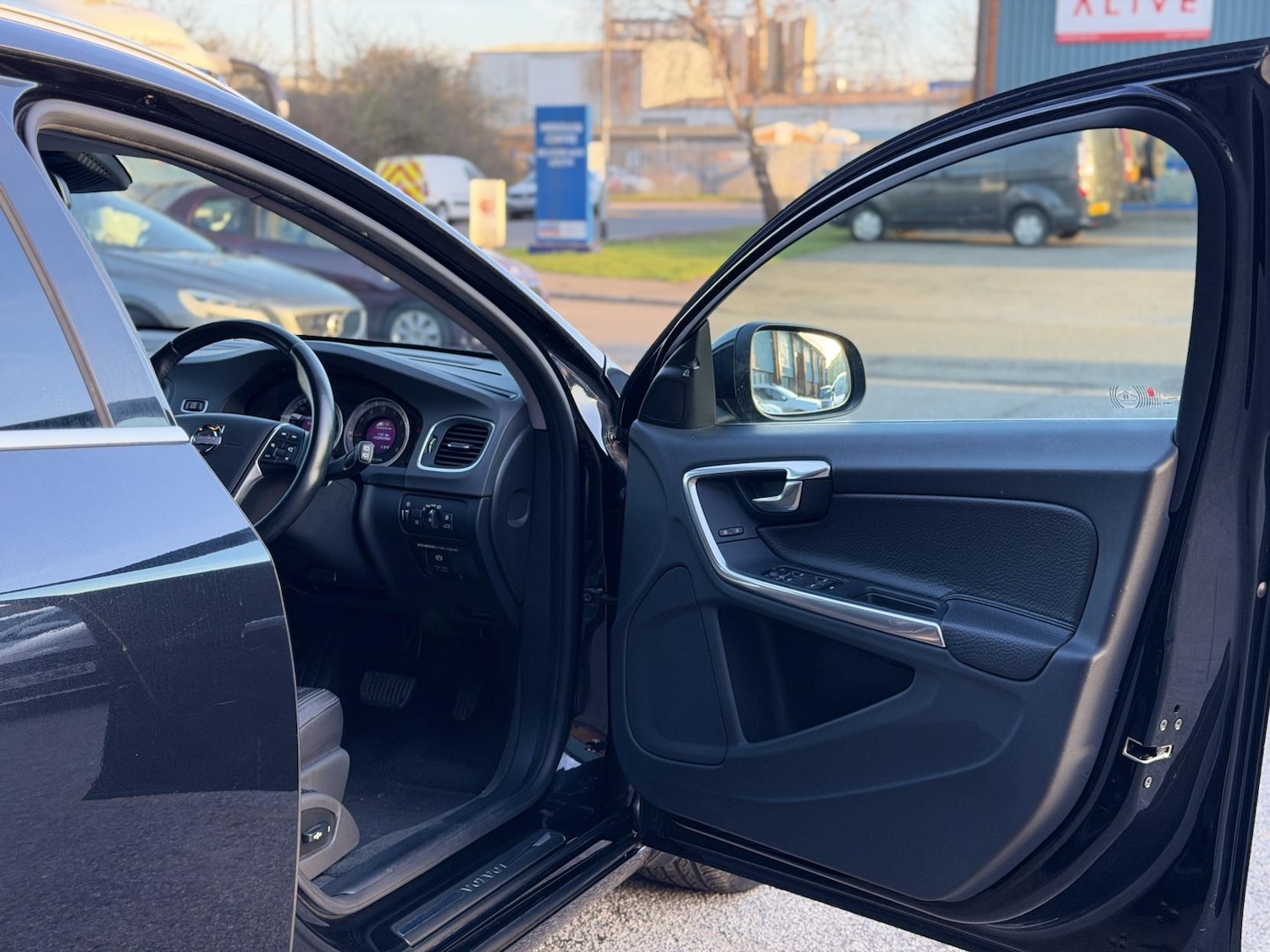 Used Volvo V60 2013 for sale - 77525277: Photo 15