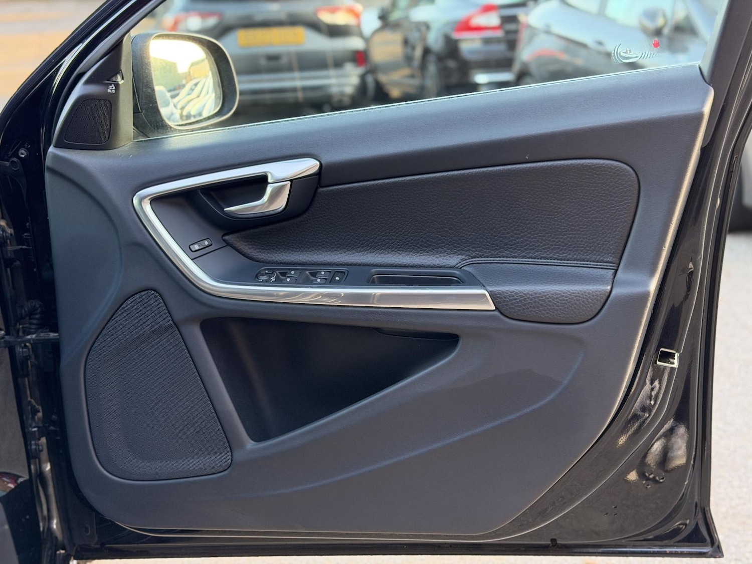 Used Volvo V60 2013 for sale - 77525277: Photo 16