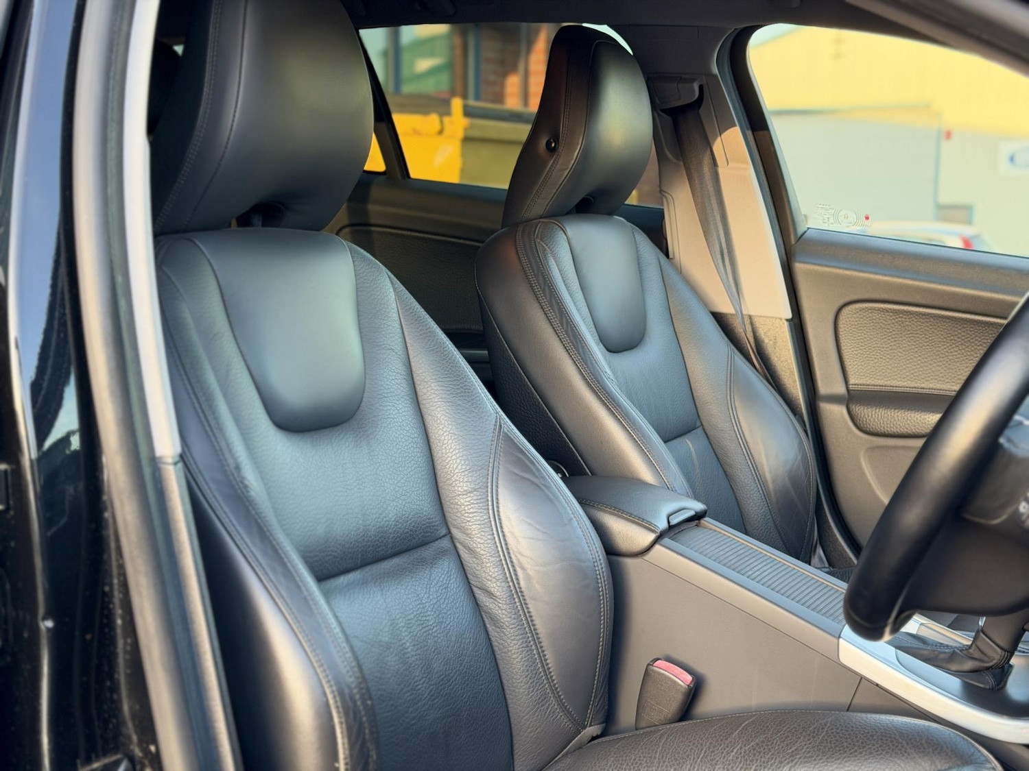 Used Volvo V60 2013 for sale - 77525277: Photo 17