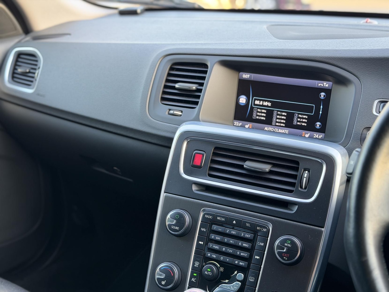 Used Volvo V60 2013 for sale - 77525277: Photo 24