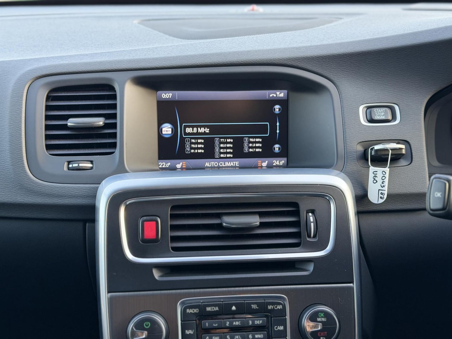 Used Volvo V60 2013 for sale - 77525277: Photo 25