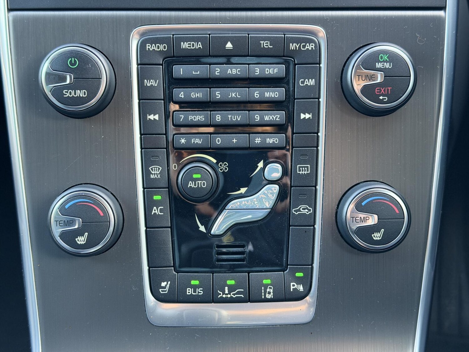 Used Volvo V60 2013 for sale - 77525277: Photo 28